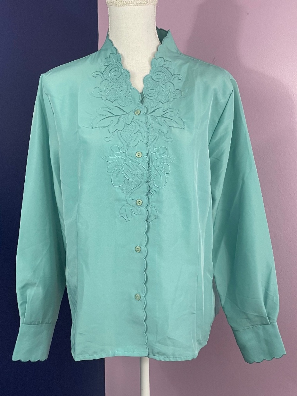 Oak Leaf Embroidered Blouse L Scalloped Satin Turquoise Blue Aqua Button-up